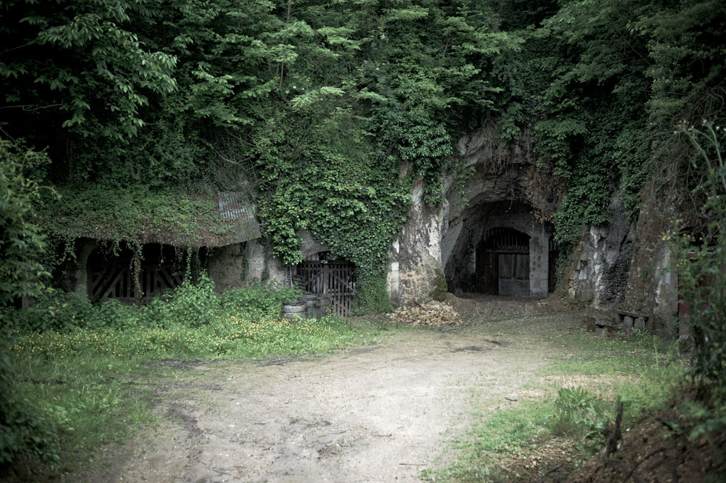 Le cantine secolari scavate nel calcare di Jean Pierre Robinot